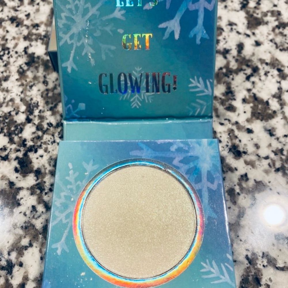 Menagerie Polar Lights Highlighter Winter Solstice LE BNIB Discontinued